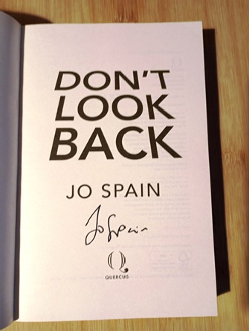 Jo Spain / Don't Look Back (Signed by the Author) (Large Paperback)