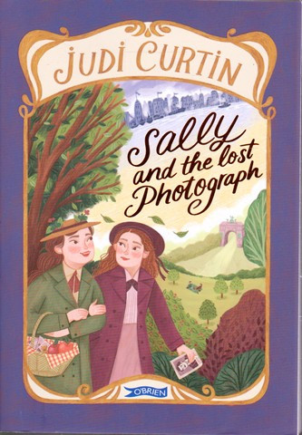 Judi Curtin / Sally and the Lost Photograph (Large Paperback)