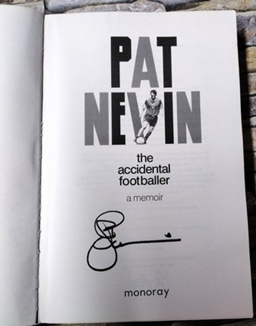 Pat Nevin / The Accidental Footballer (Signed by the Author) (Large Paperback)