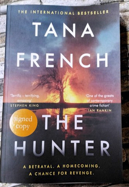 Tana French / The Hunter (Signed by the Author) (Large Paperback)