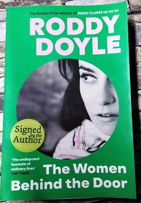 Roddy Doyle / The Women Behind the Door ( Signed by the Author) (Large Paperback)