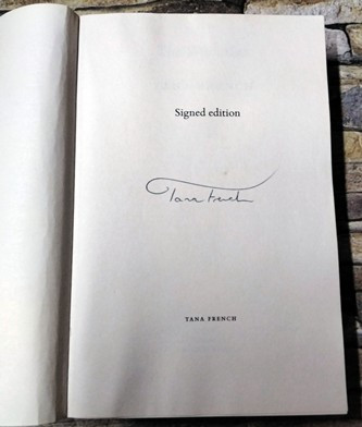 Tana French / The Wych Elm ( Signed by the Author ) ( Large Paperback)