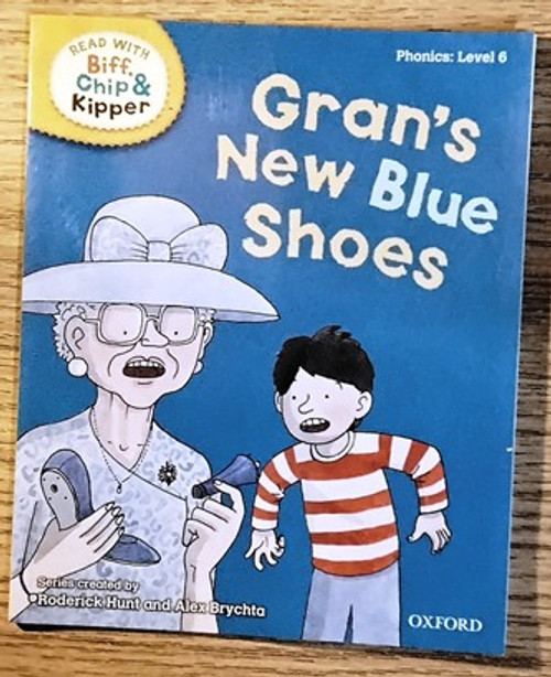 Read With Biff, Chip & Kipper: Gran's New Blue Shoes (Children's Picture Book)