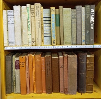 1 Meter of Antiquarian books Mixed Covers Met 17