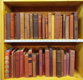 1 Meter of Antiquarian books Red & Brown Covers Met 25