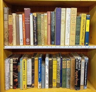 1 Meter of Antiquarian books with Dust Jackets Met 35