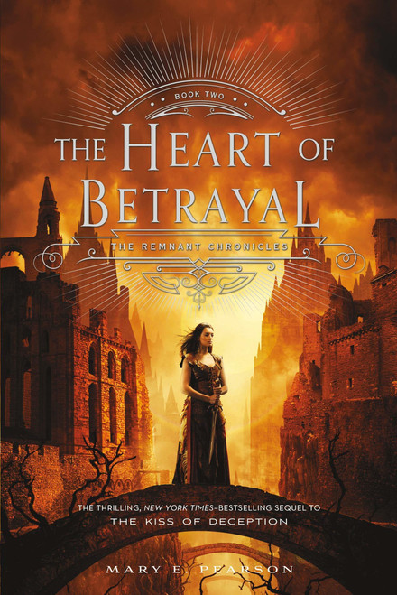 Mary E. Pearson / The Heart of Betrayal (Large Paperback)