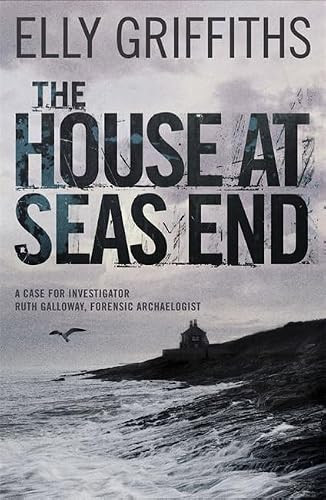 Elly Griffiths / The House at Sea's End (Hardback)