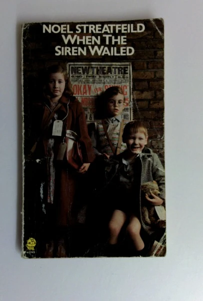 Noel Streatfeild / When the Siren Wailed (Vintage Paperback)
