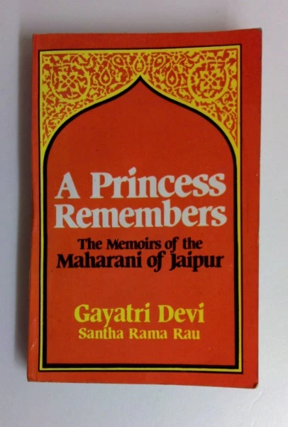 Gayatri Devi ((Maharani D?ajpuru ;) / A Princess Remembers (Vintage Paperback)