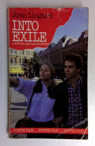 Joan Lingard / Into Exile (Puffin Books) (Vintage Paperback)