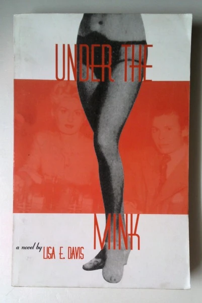 Lisa E. Davis / Under the Mink (Large Paperback)