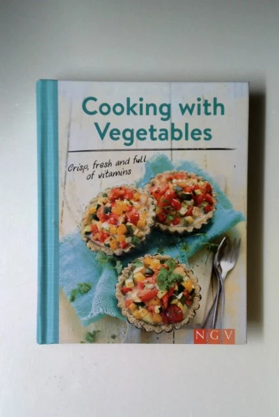 Vemag Verlag / Cooking with Vegetables (Hardback)