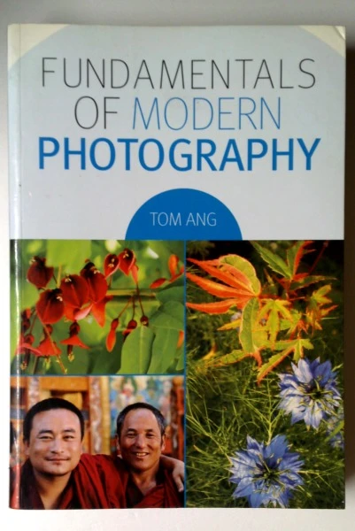 Tom Ang / Fundamentals of Modern Photography (Large Paperback)