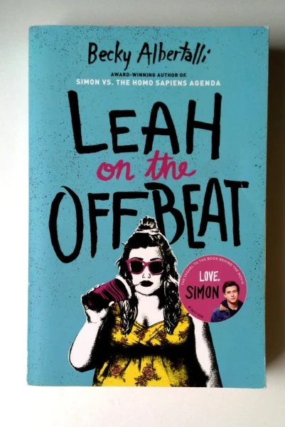 Becky Albertalli / Leah on the Offbeat (Large Paperback)