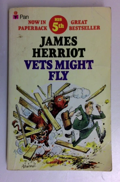 James Herriot / Vets Might Fly (Vintage Paperback) (1)