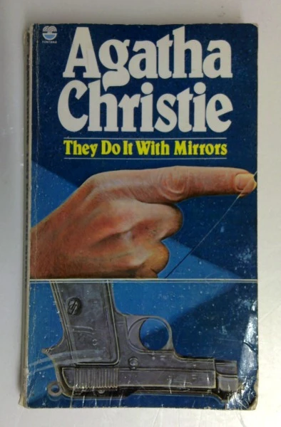 Agatha Christie / They Do It with Mirrors (Vintage Paperback) (1)