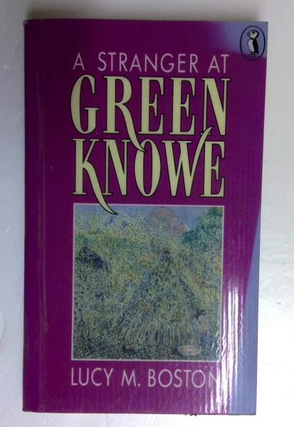 Lucy M. Boston / A Stranger at Green Knowe (Puffin Books) (Older Edition Small Paperback)