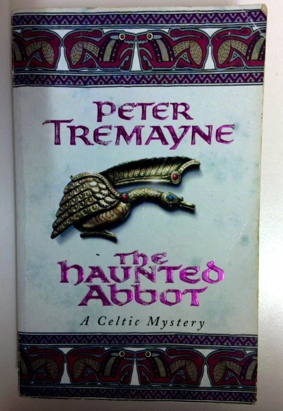Peter Tremayne / The Haunted Abbot (Sister Fidelma Mysteries Book 12): A Riveting Historical Mystery Bringing Medieval Ireland to Life (Older Edition Small Paperback)