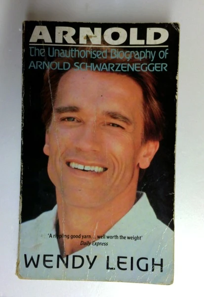 Wendy Leigh / Arnold: Unauthorized Biography of Arnold Schwarzenegger (Older Edition Small Paperback)
