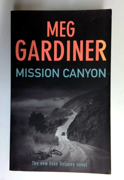 Meg Gardiner / Mission Canyon (Older Edition Small Paperback)