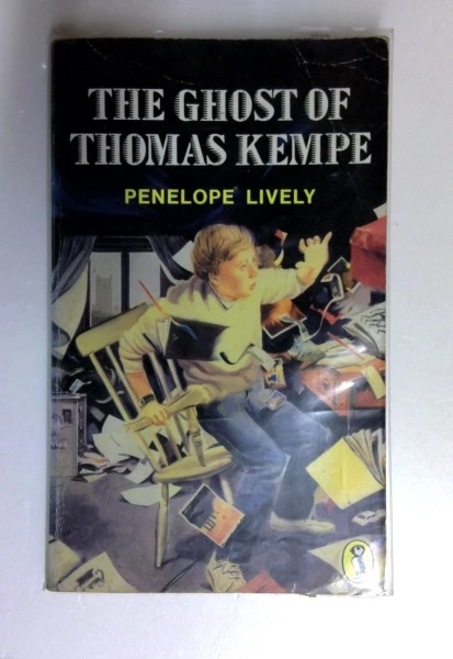 Penelope Lively / The Ghost of Thomas Kempe (Puffin Books) (Older Edition Small Paperback)