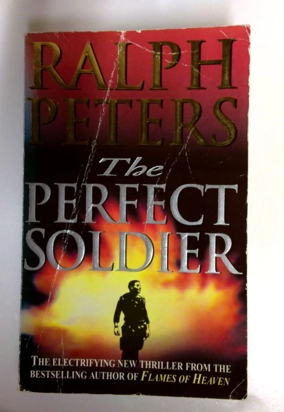 Ralph Peters / The Perfect Soldier (Older Edition Small Paperback)