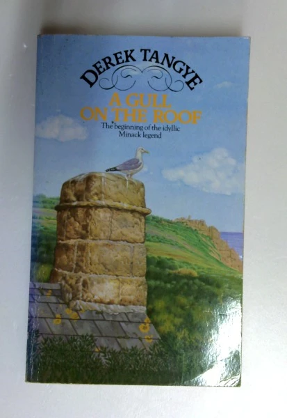 Derek Tangye / A Gull on the Roof (Older Edition Small Paperback)