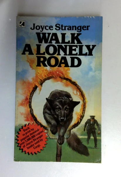 Joyce Stranger / Walk a Lonely Road (Older Edition Small Paperback)