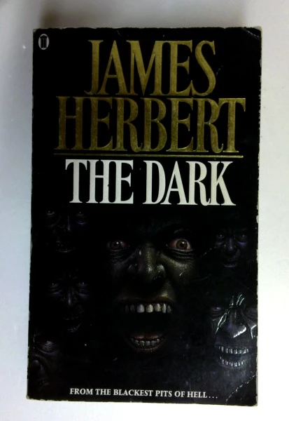 James Herbert / The Dark (Older Edition Small Paperback) (1)