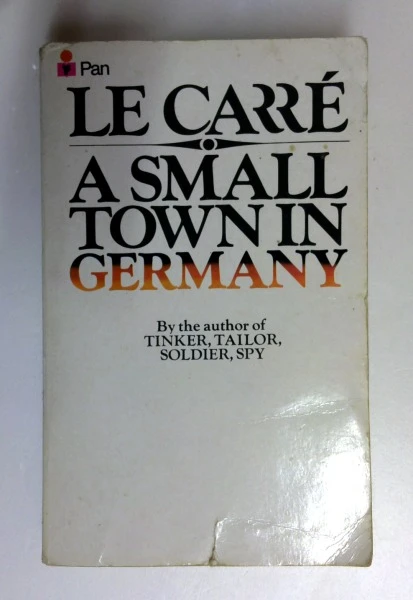 John le Carre / A Small Town in Germany (Older Edition Small Paperback)