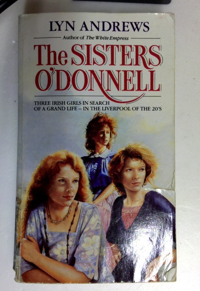 Lyn Andrews / The Sisters O'Donnell (Older Edition Small Paperback)