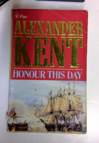 Alexander Kent / Honour This Day (Older Edition Small Paperback) (1)