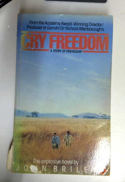 John Briley / Cry Freedom: The Legendary True Story of Steve Biko and the Friendship That Defied Apartheid (Older Edition Small Paperback) (2)