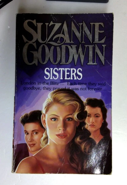 Suzanne Goodwin / Sisters (Older Edition Small Paperback)
