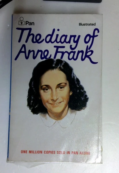Anne Frank / The Diary of Anne Frank (Older Edition Small Paperback) (1)