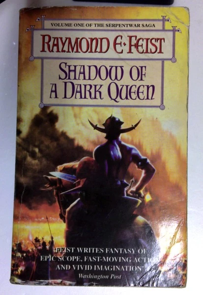 Raymond E. Feist / Shadow of a Dark Queen: Book 1 (the Serpentwar Saga) (Older Edition Small Paperback) (2)