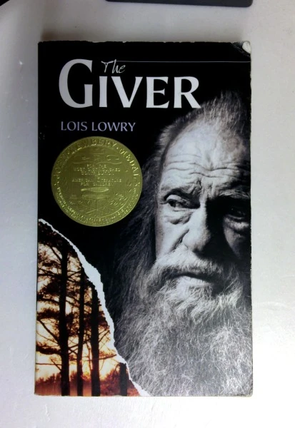 Lois Lowry / The Giver (Older Edition Small Paperback)