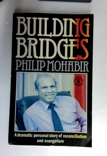 Philip Mohabir / Building Bridges: Dramatic Personal Story of Evangelism and Reconciliation (Older Edition Small Paperback)