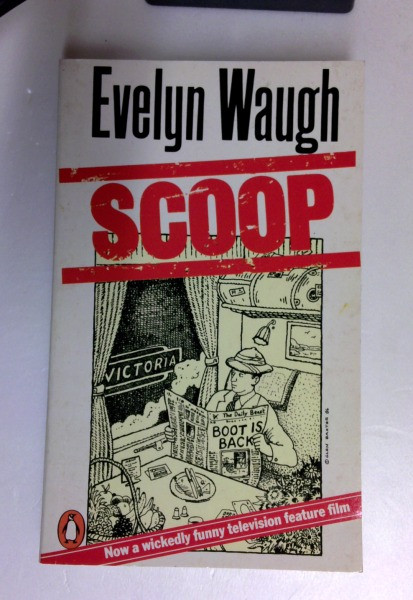 Evelyn Waugh / Scoop: A Novel About Journalists (Older Edition Small Paperback)