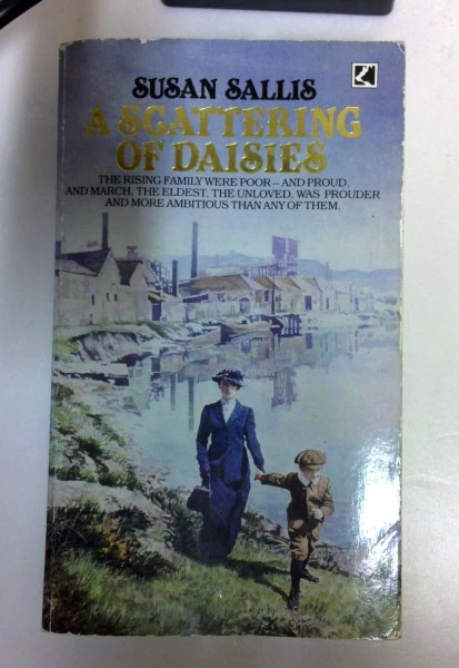 Susan Sallis / A Scattering of Daisies (Older Edition Small Paperback)