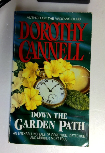 Dorothy Cannell / Down the Garden Path (Older Edition Small Paperback)