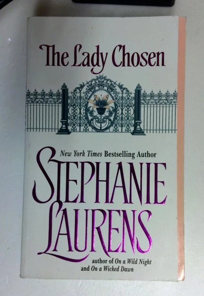 Stephanie Laurens / Lady Chosen: 02 (Bastion Club, 2) (Older Edition Small Paperback)