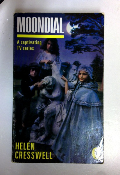Helen Cresswell / Moondial (Puffin Books) (Older Edition Small Paperback)