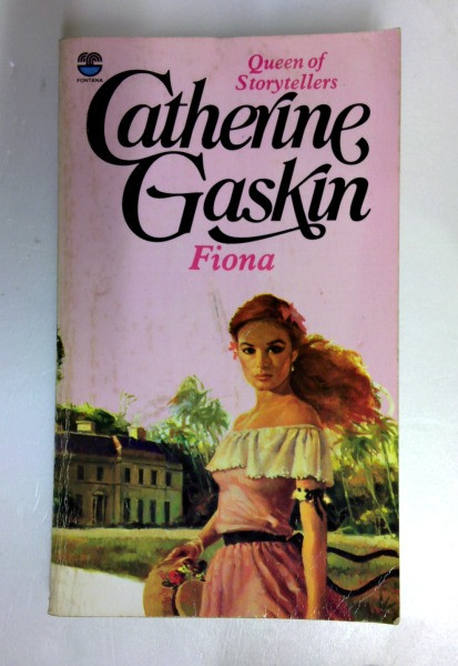 Catherine Gaskin / Fiona (Vintage Paperback) (1)