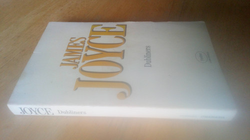 James Joyce - Dubliners : Panther PB Ed 1979 - with Illustrations and notes by Robert Scholes