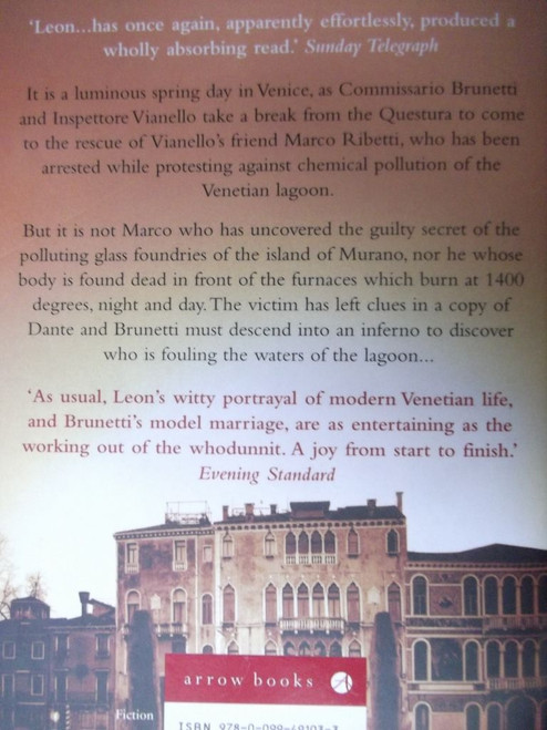 Donna Leon / Through A Glass, Darkly ( Commissario Brunetti Series - Book 15 )