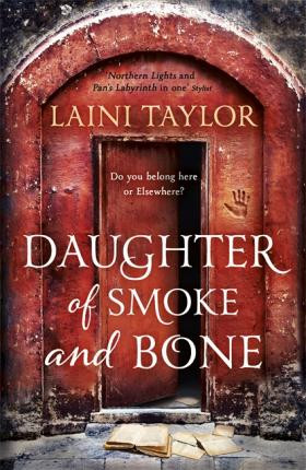 Laini Taylor / Daughter of Smoke and Bone ( Daughter of Smoke and Bone Trilogy - Book 1 ) PB