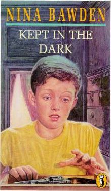 Nina Bawden / Kept in the Dark