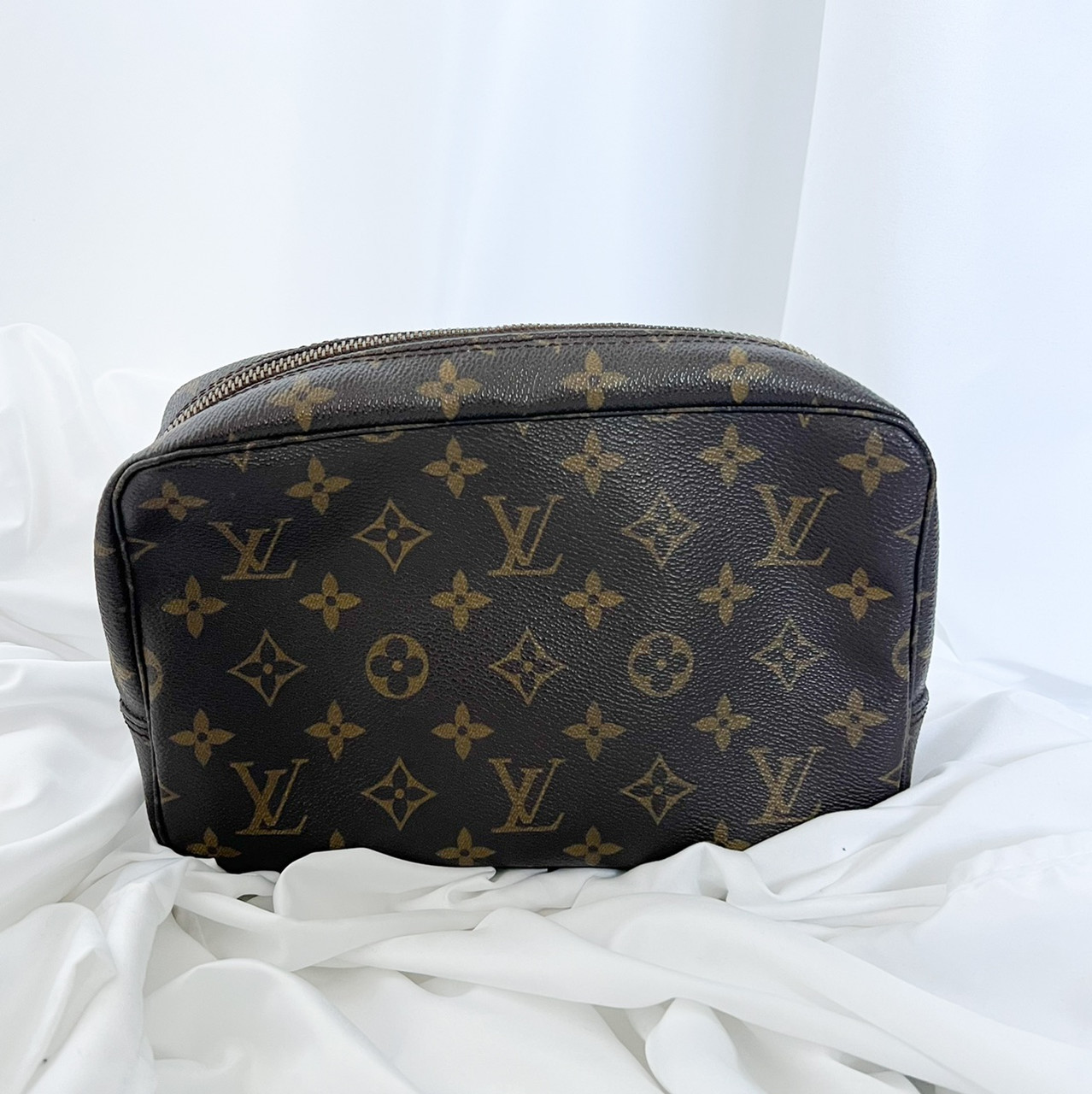 Louis Vuitton, Bags, Auth Louis Vuitton Trousse 23
